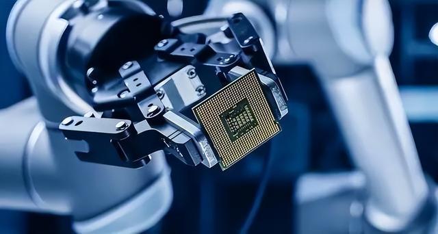 2024年，中美7月芯片出口額斷崖差距：美國(guó)154億，中國(guó)是多少？(圖18)